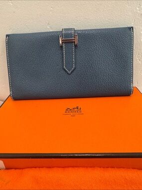 Hermès Béarn Soufflet wallet in Mysore leather.